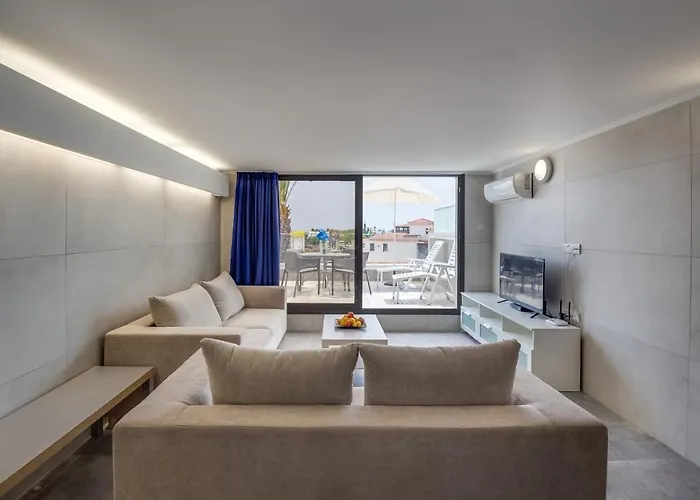 Gevoni Deluxe Suites