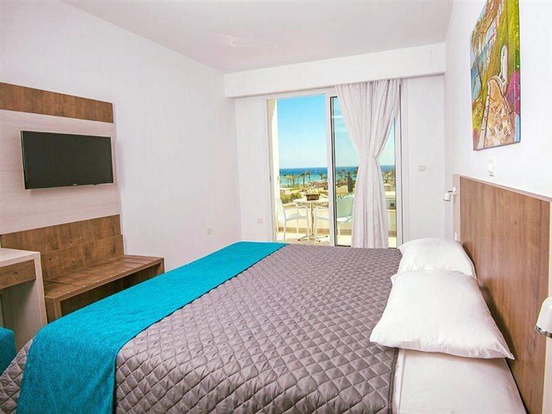 New Famagusta & Hotel 3*