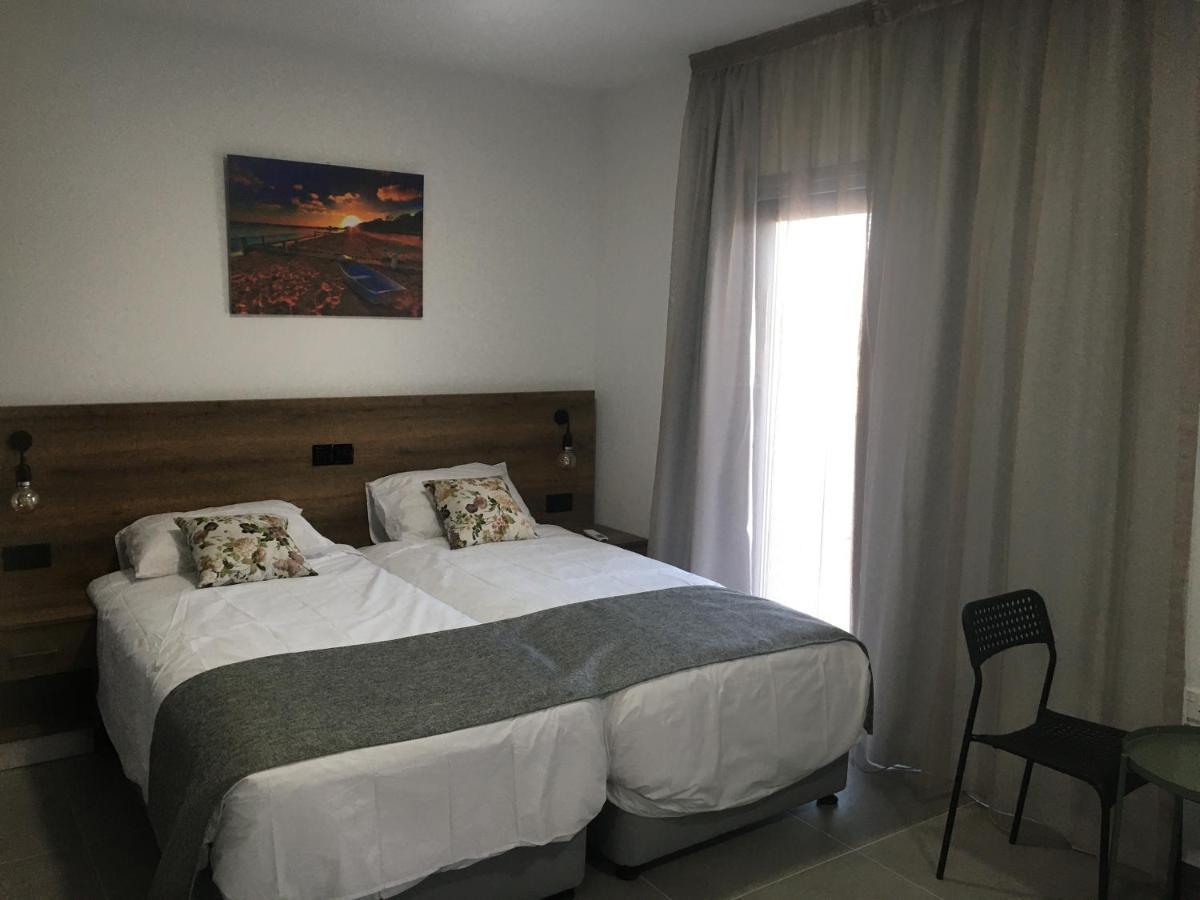Ellenapa Apts & *