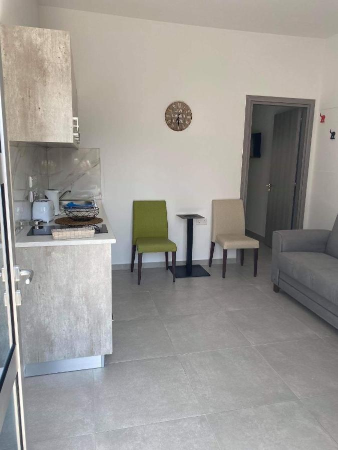 Ellenapa Apts &