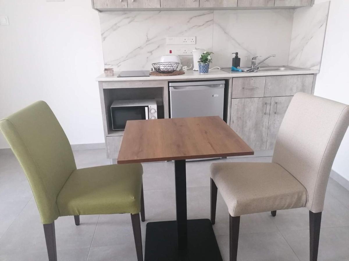 Ellenapa Apts &
