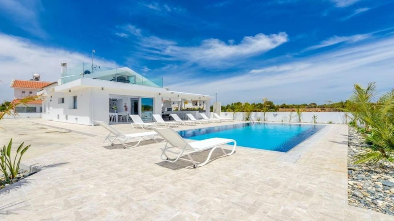 Tzialli Villa