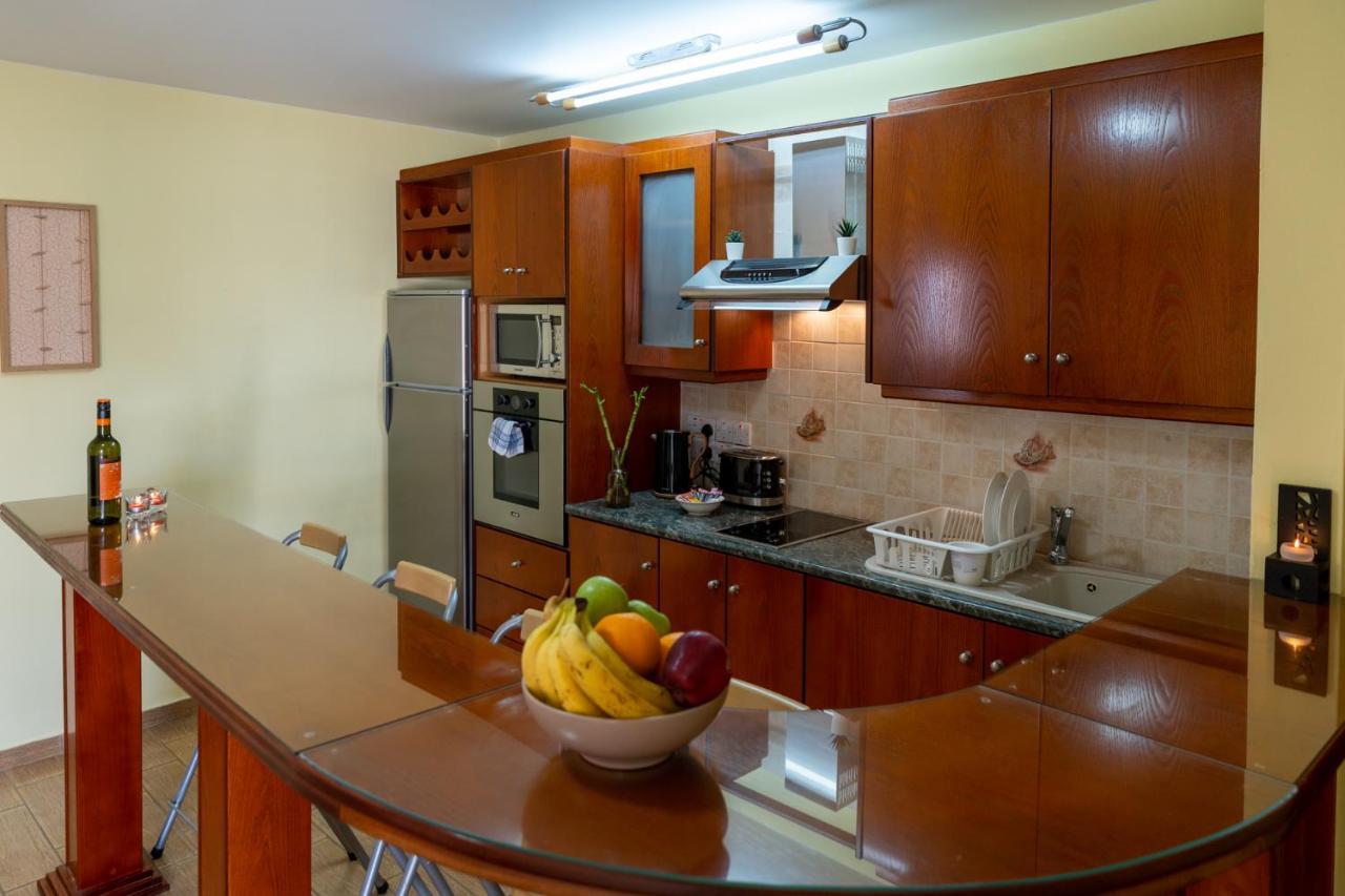 Apartment Gold Feathers *
