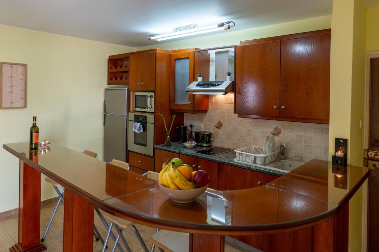 Gold Feathers Apartment *