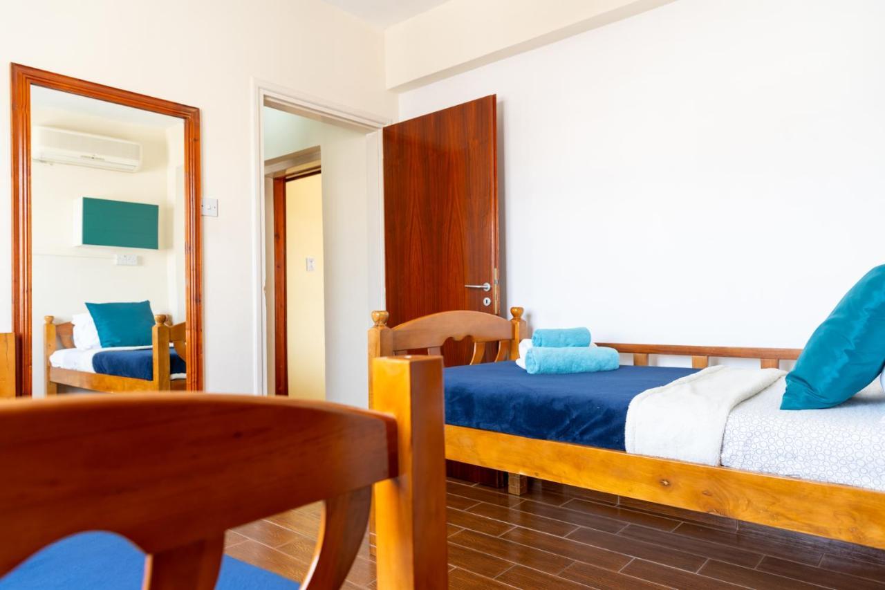 Gold Feathers Apartment *