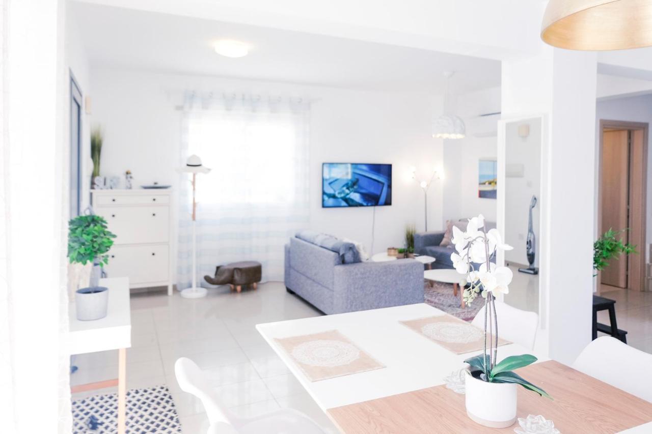 Nissini Blanco, 3 Bedroom With Private Pool, 5 Min To The