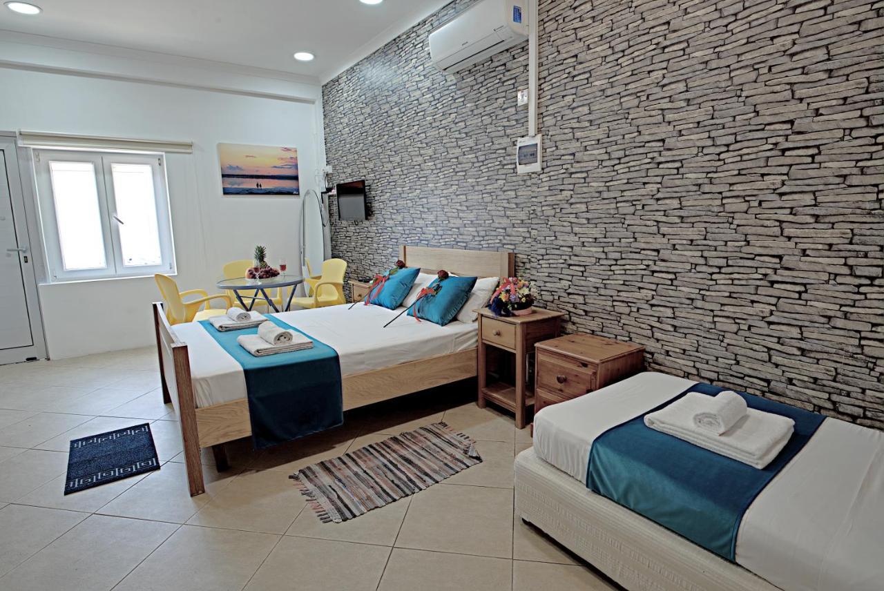 Apartment Pieris *