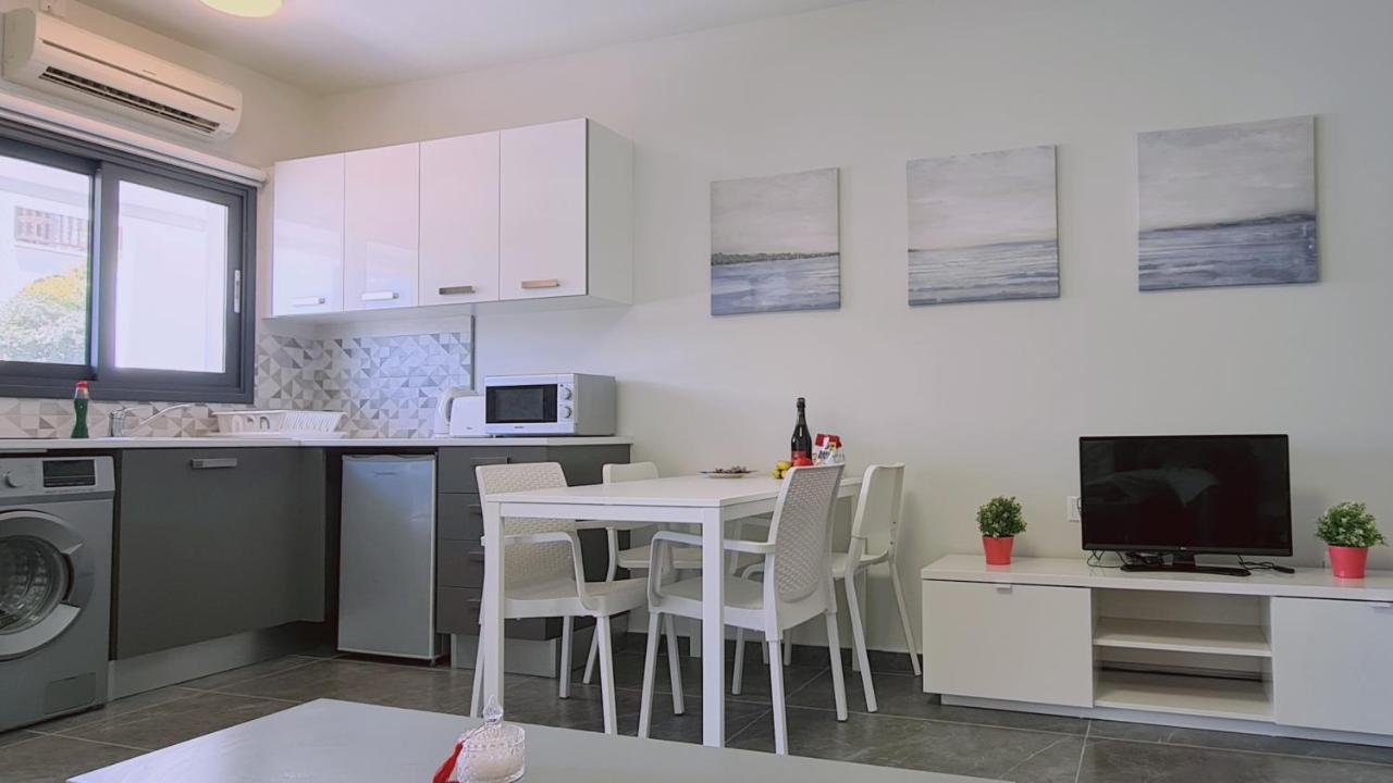 Nissi Twins Apts