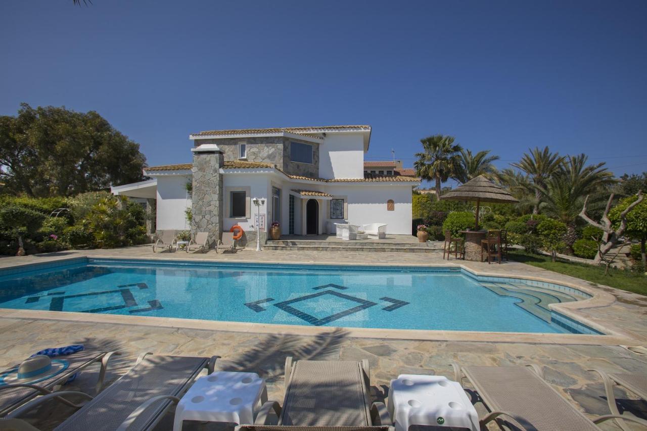 In With A Pool! Villa *