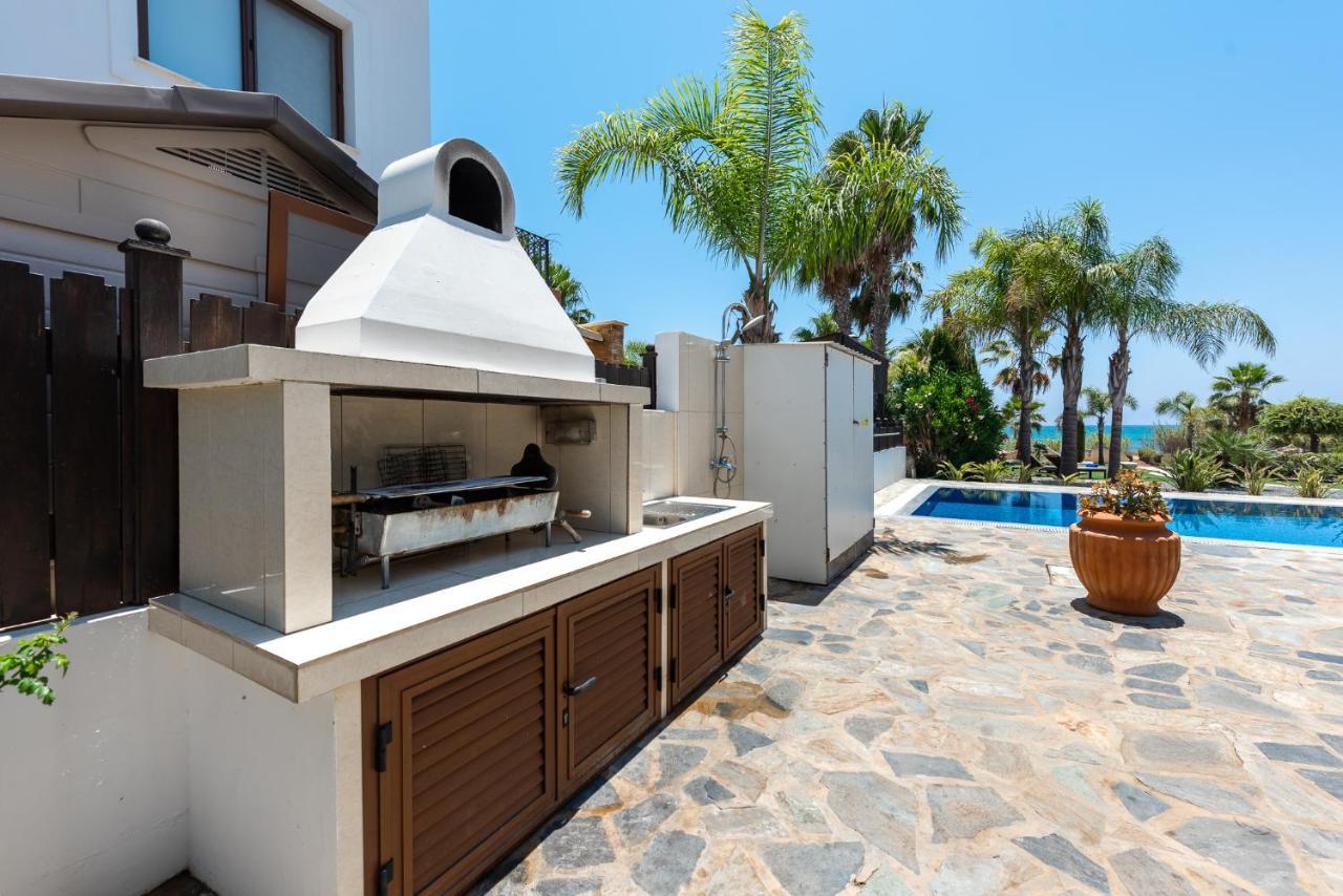 Villa Sea Front Costa Blu By Ezoria *