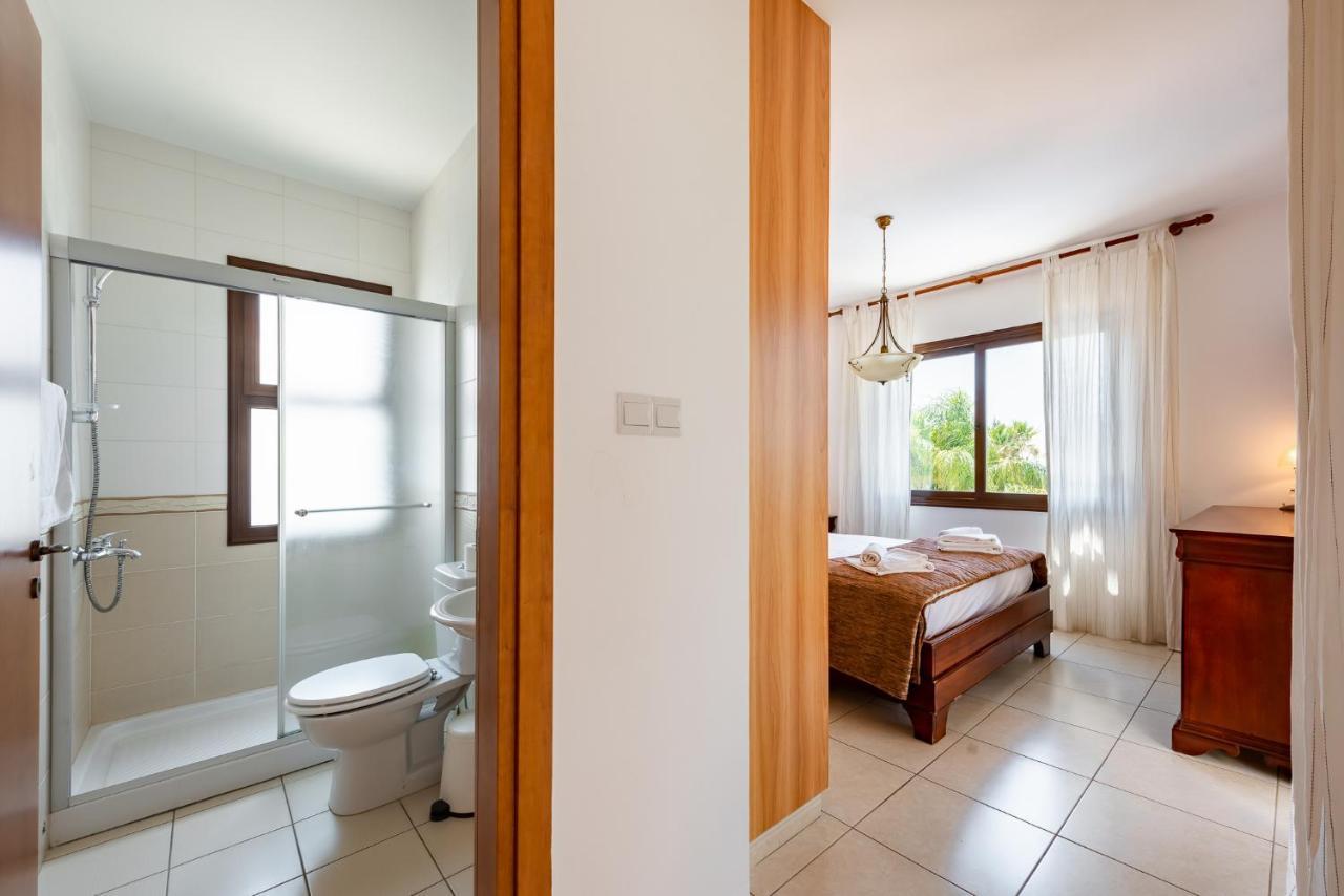 Villa Sea Front Costa Blu By Ezoria *