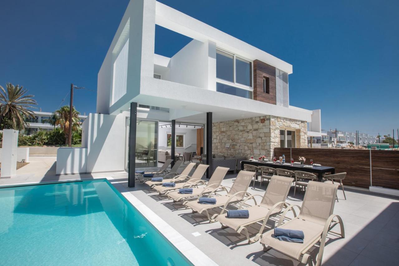Kube Luxury Villa