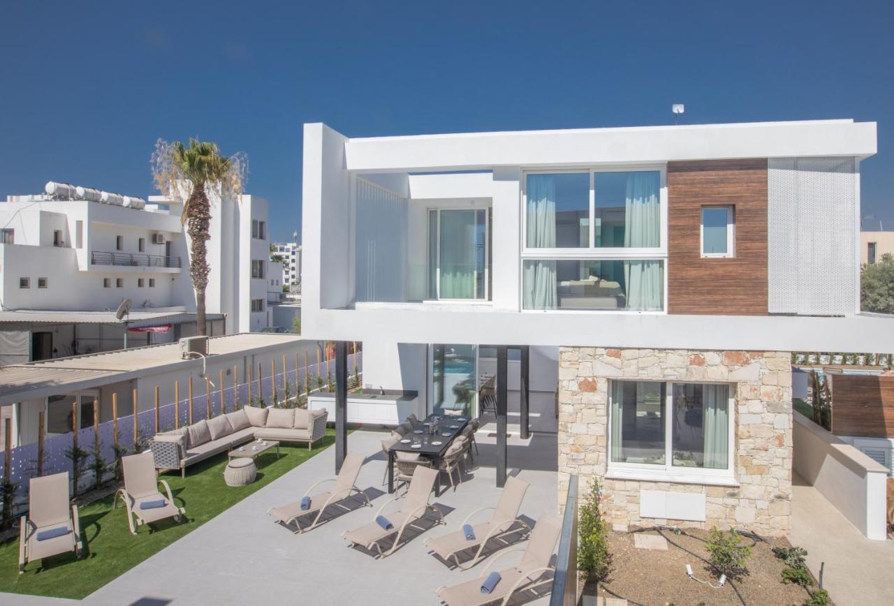 Kube Luxury Villa