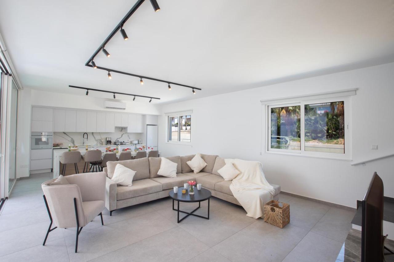 Kube Luxury Villa *