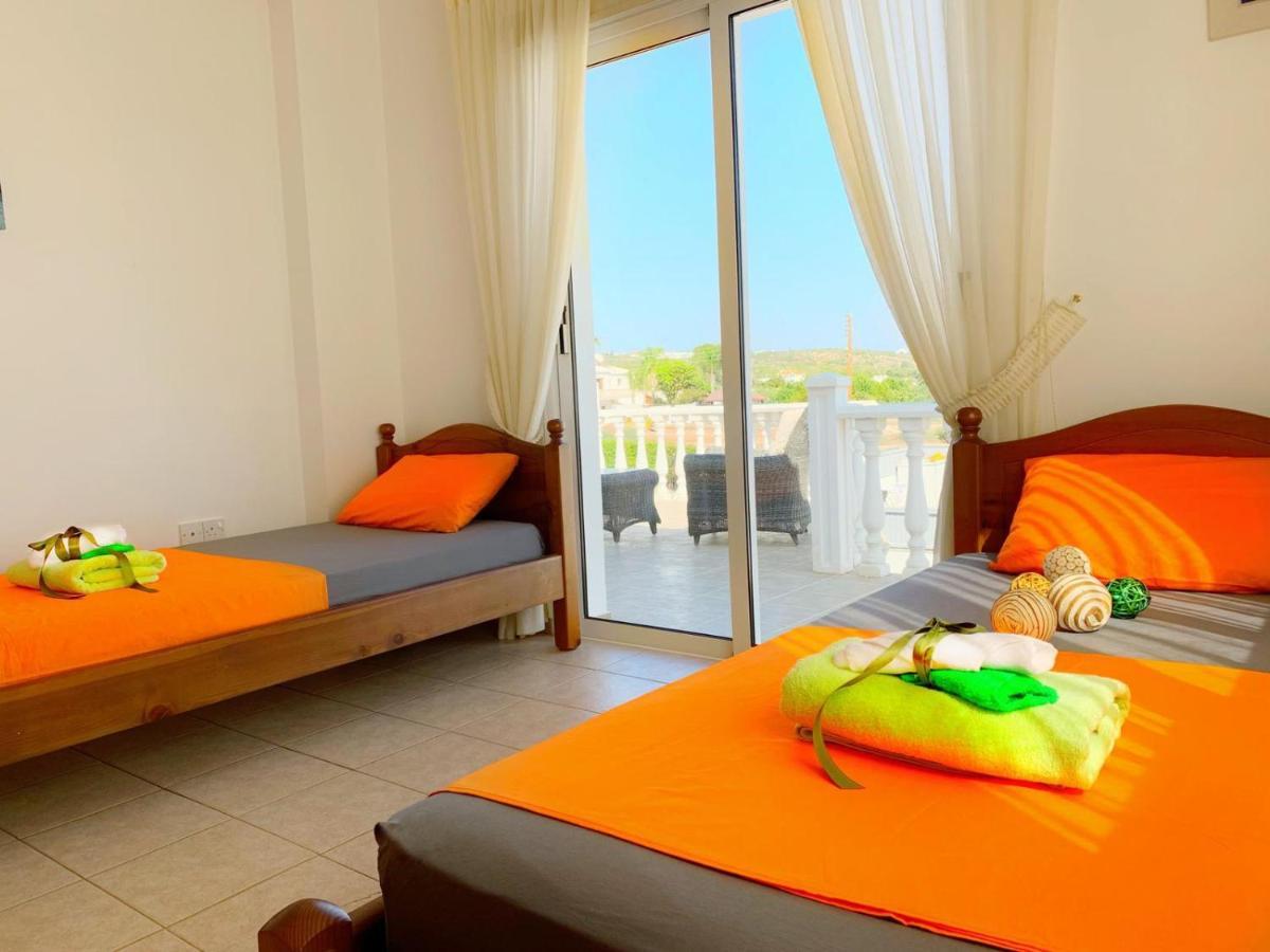 Carilisto Big 4 Bedrooms In Center Of Villa