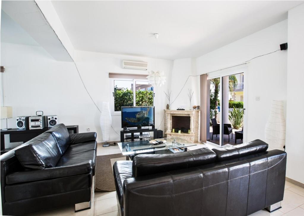 Carilisto Big 4 Bedrooms In Center Of Villa