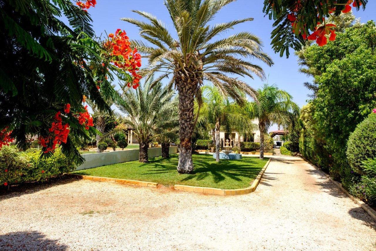 Tropical Paradise *