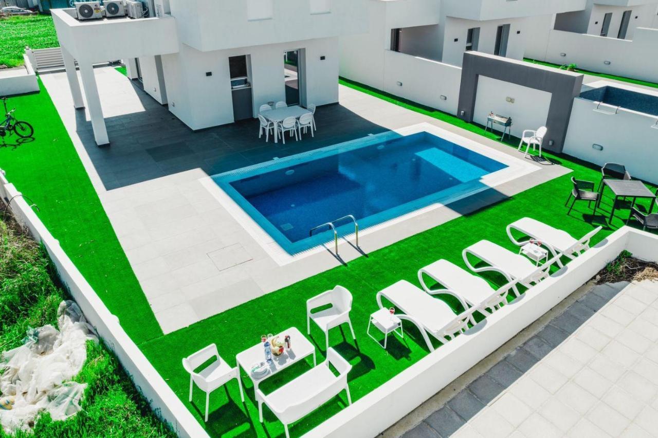 In Style In Modern 3 Bedroom Near Nissi & Square *