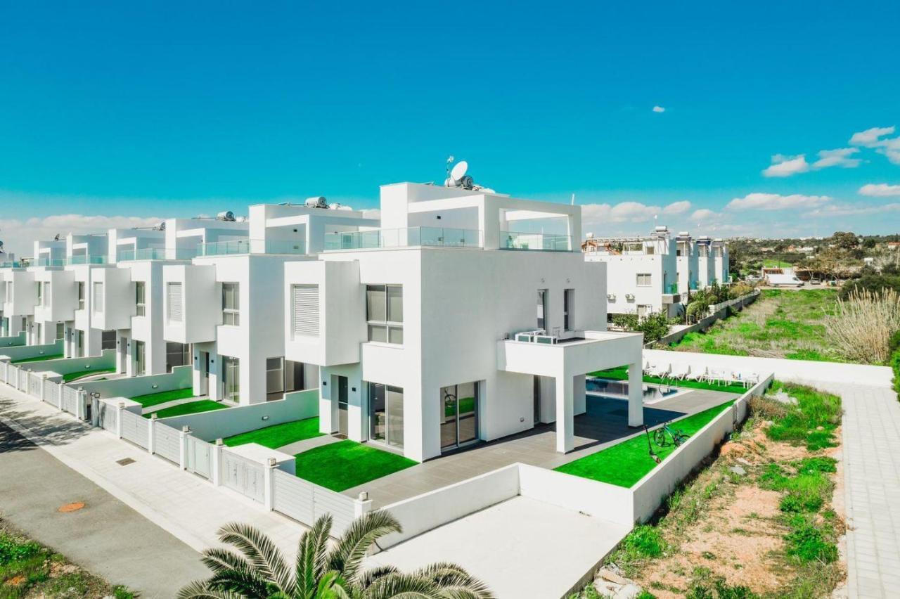 In Style In Modern 3 Bedroom Near Nissi & Square *