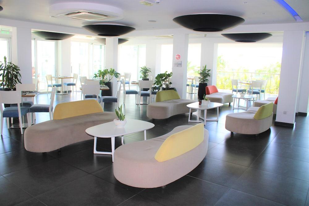 Tasia Maris Oasis 3* Agia Napa