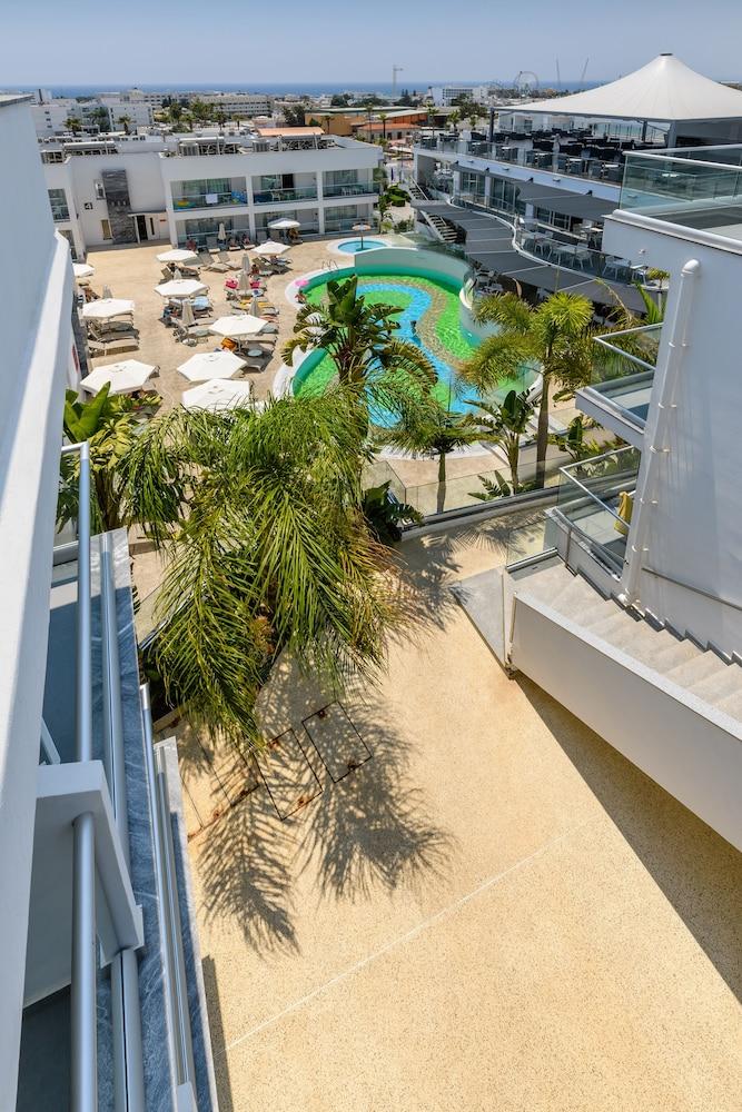 Tasia Maris Oasis Hotel 3*