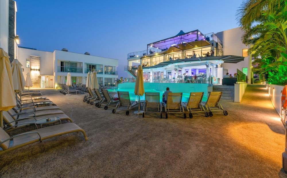 Tasia Maris Oasis Agia Napa