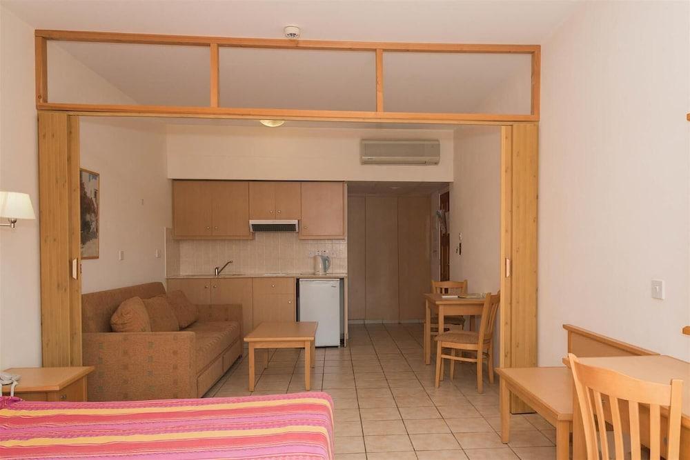 Resort Tsokkos Paradise Village 4*
