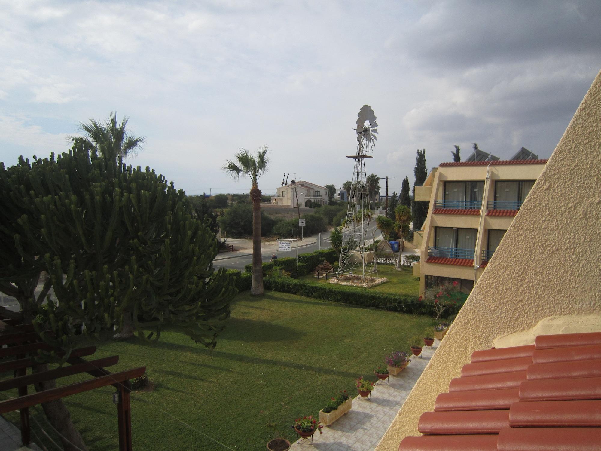 Aparthotel Napa Apts 3*