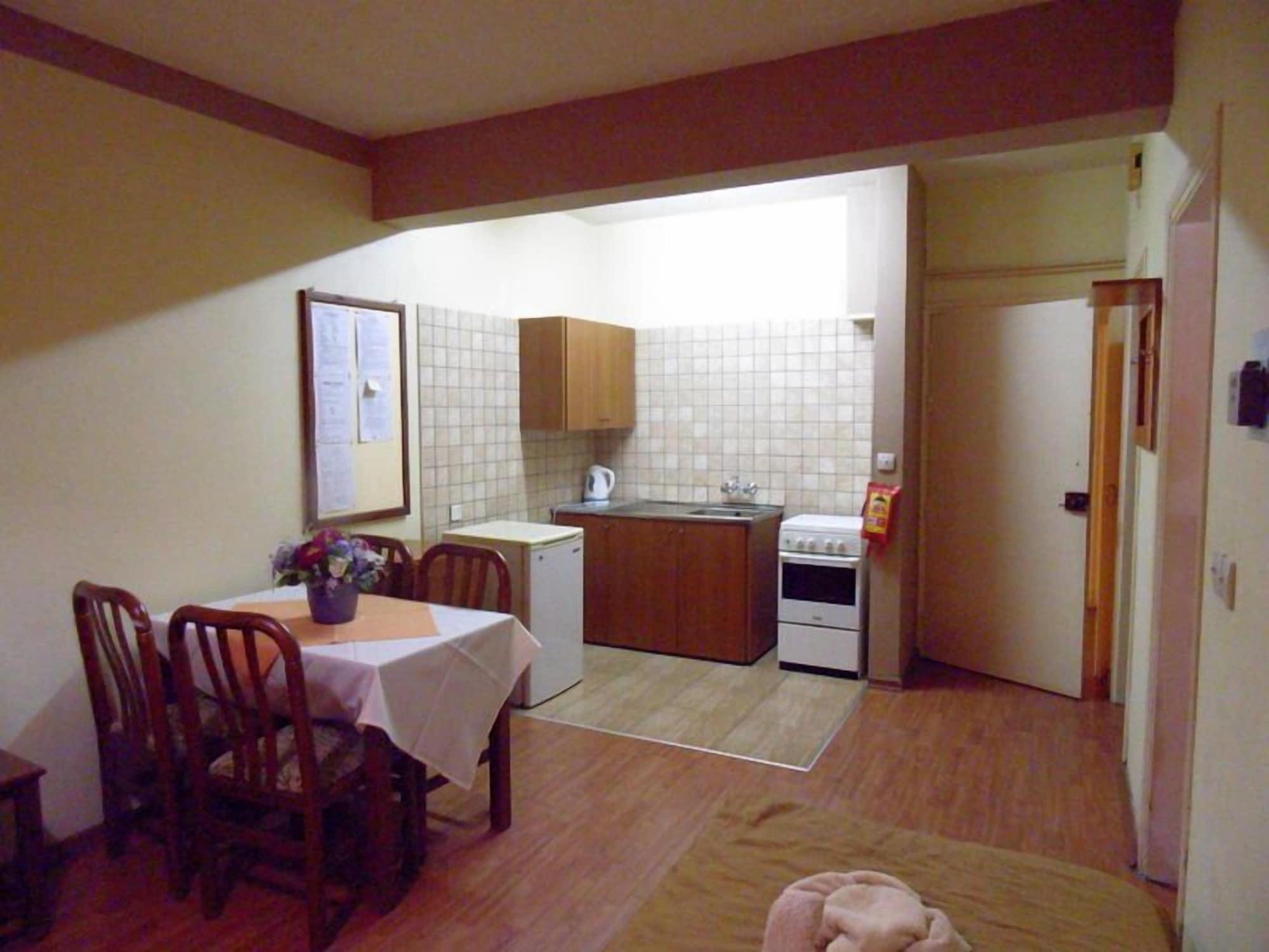 Nick's Aparthotel 2*