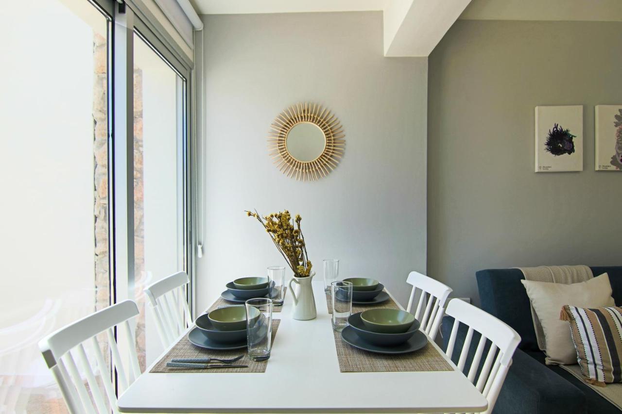 Phaedrus Living City View Fountain Court 08 Apartment *