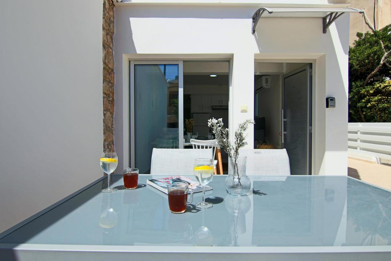 Apartment Phaedrus Living City View Fountain Court 08 *
