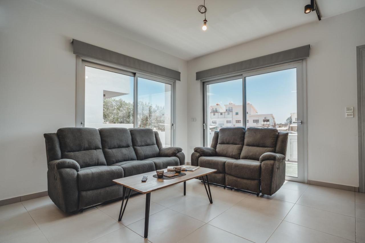 Villa In Style In Modern 3 Bedroom Near Nissi & Square *