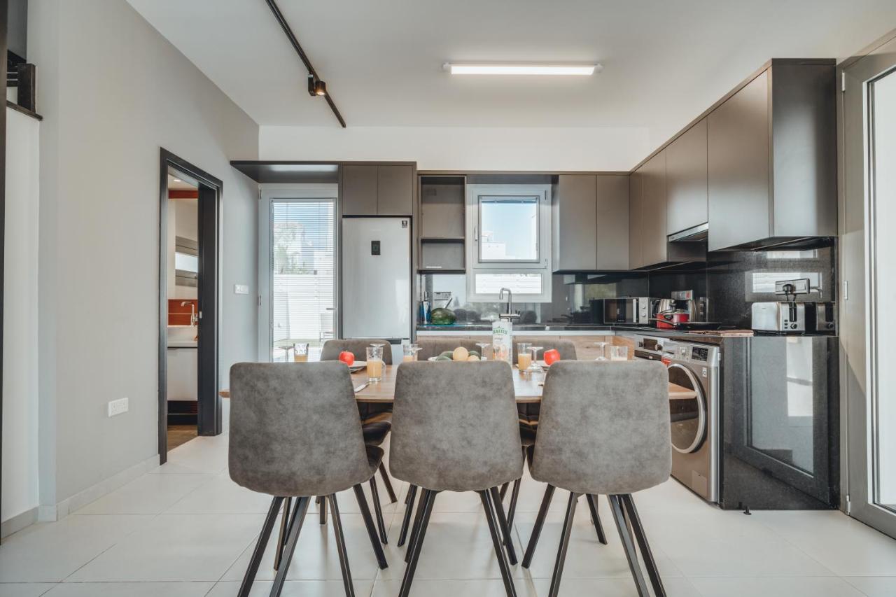 In Style In Modern 3 Bedroom Near Nissi & Square *