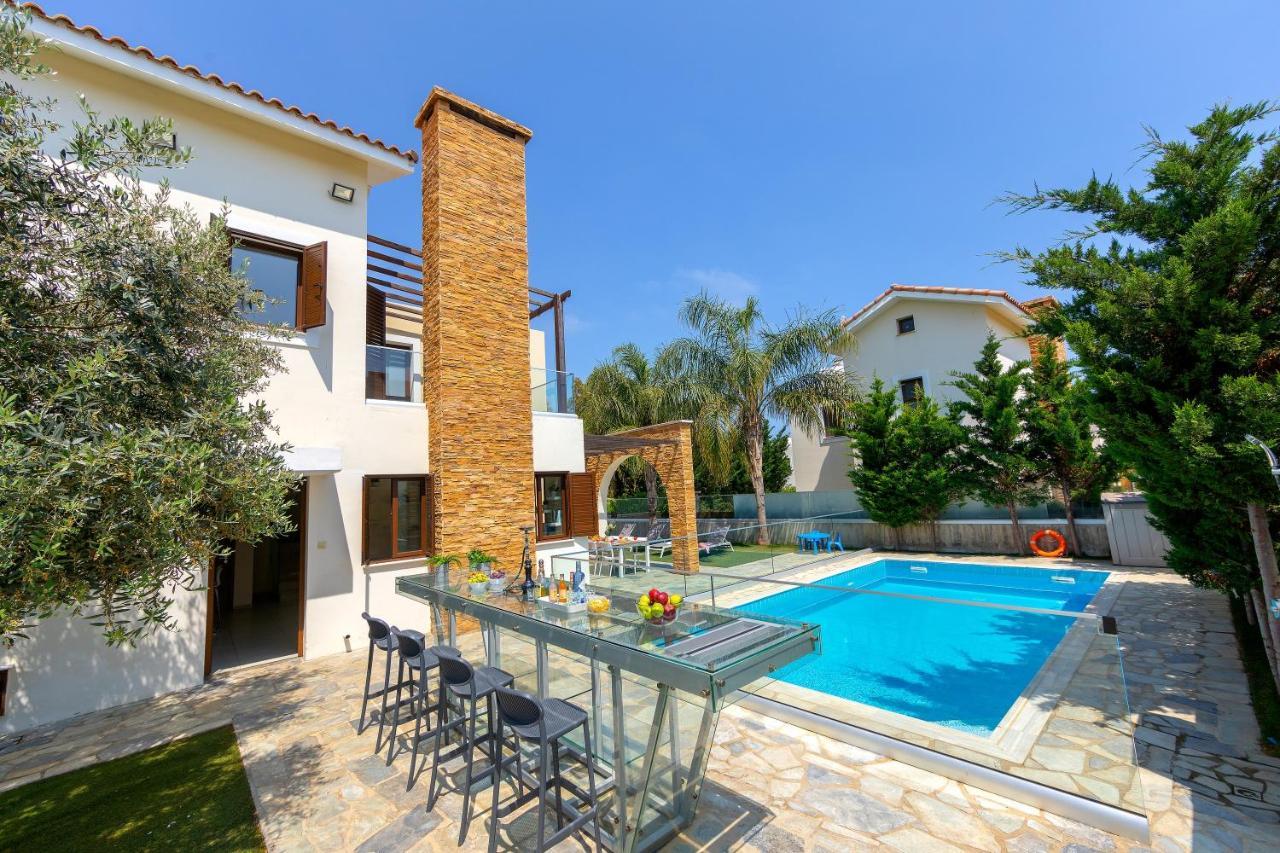 Ionion Seaside Villa *