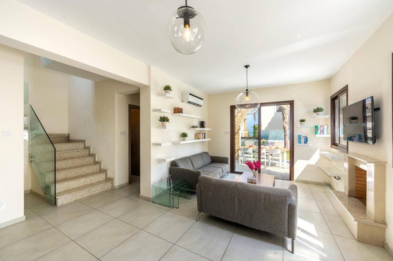 Ionion Seaside Villa *