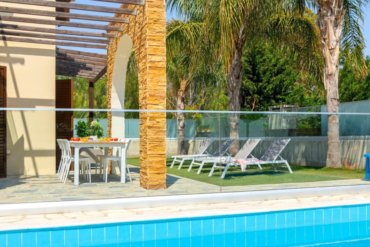 Ionion Seaside Villa *