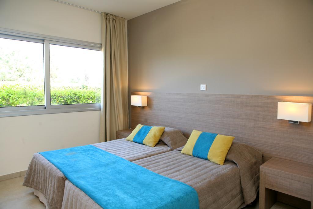 Makronisos Village Aparthotel