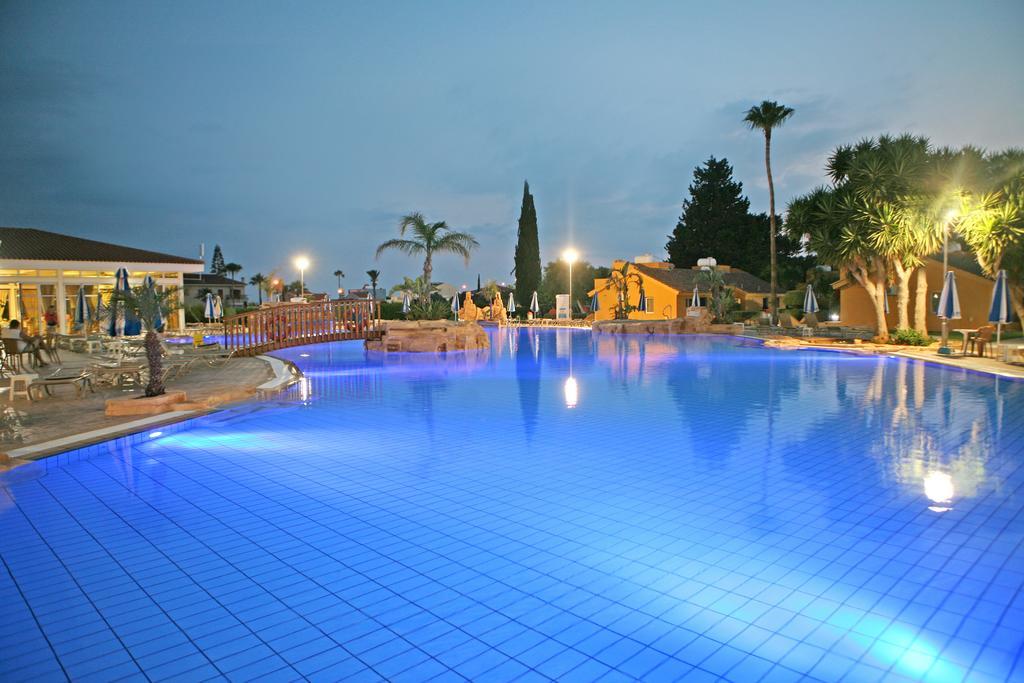 Aparthotel Makronisos Village