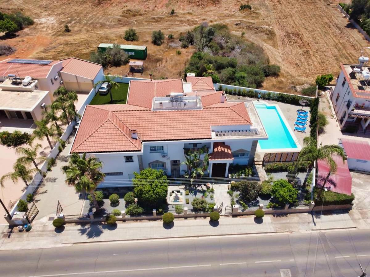 Chrisi Villa *