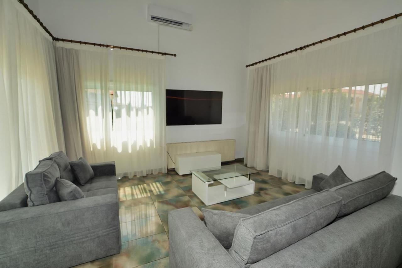 Chrisi Villa *