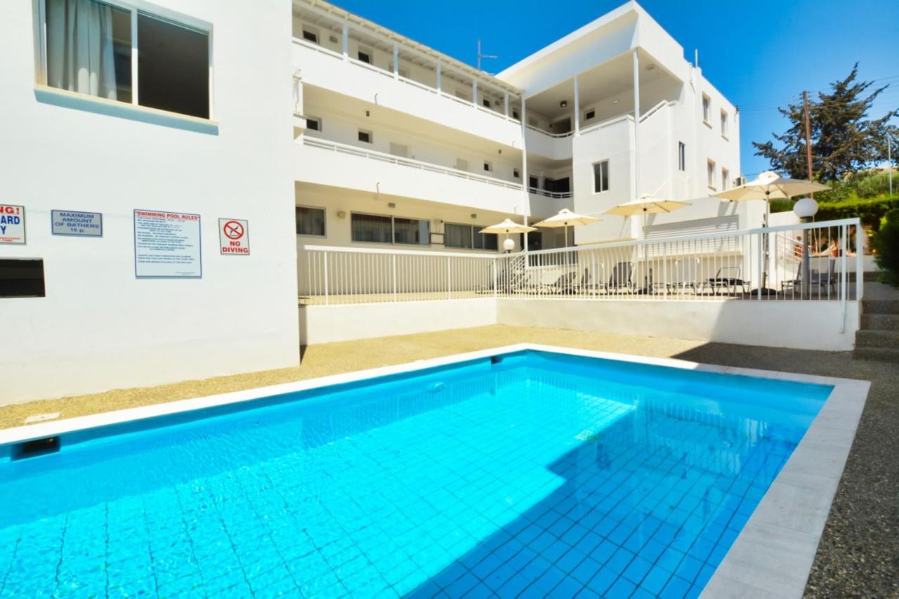 Barbara Apts Aparthotel *