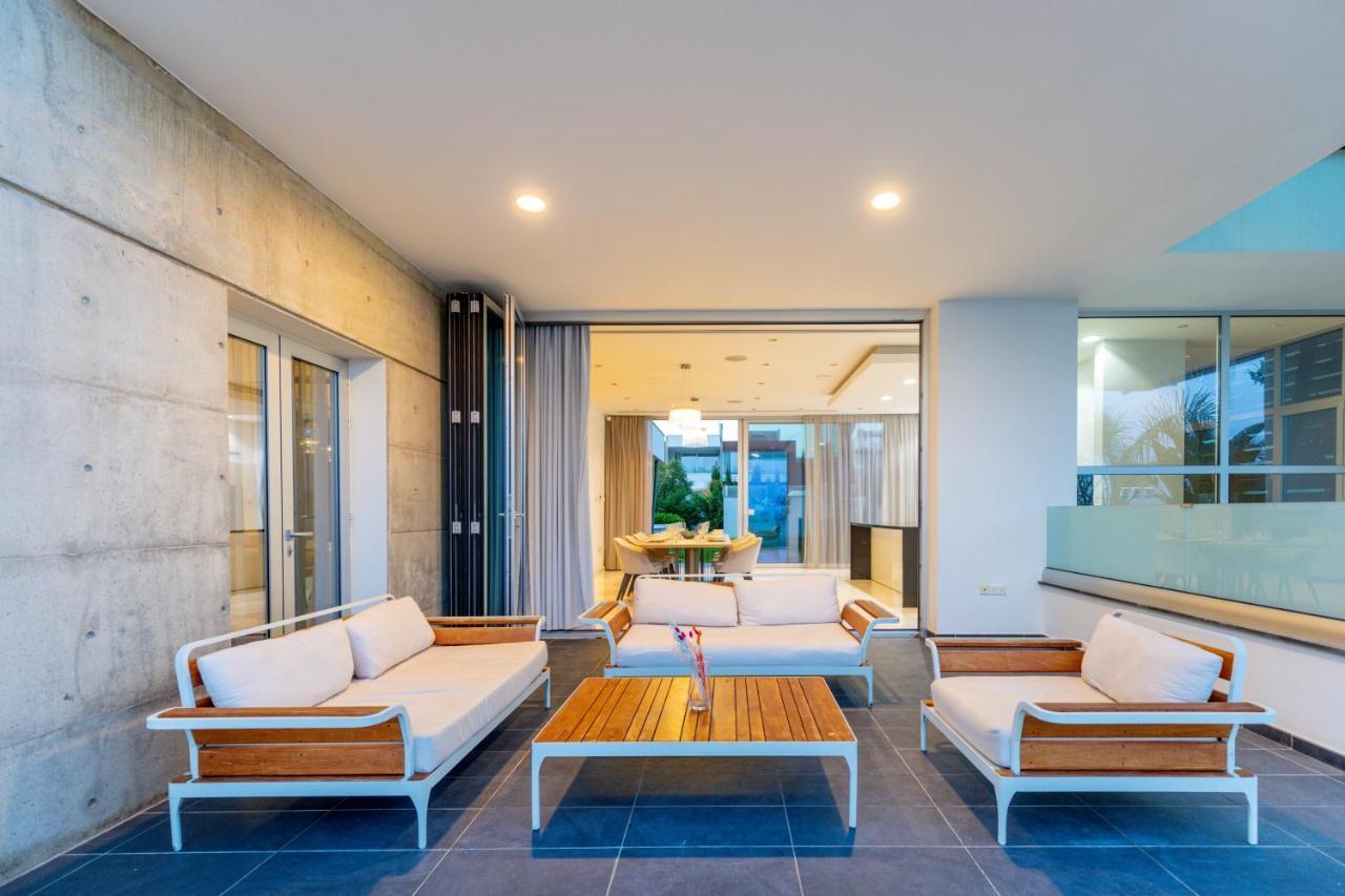 Beachfront Luxury Tranquility *
