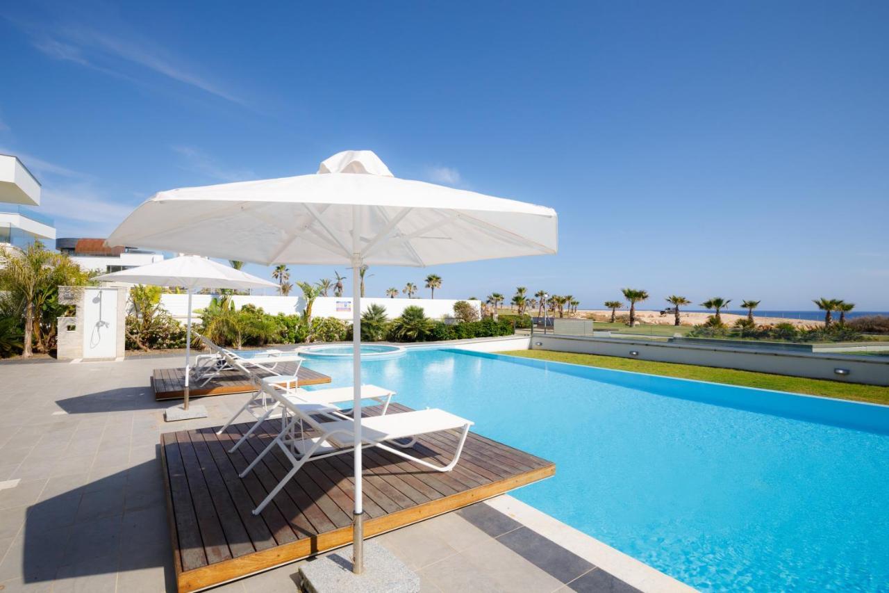 Beachfront Luxury Tranquility *