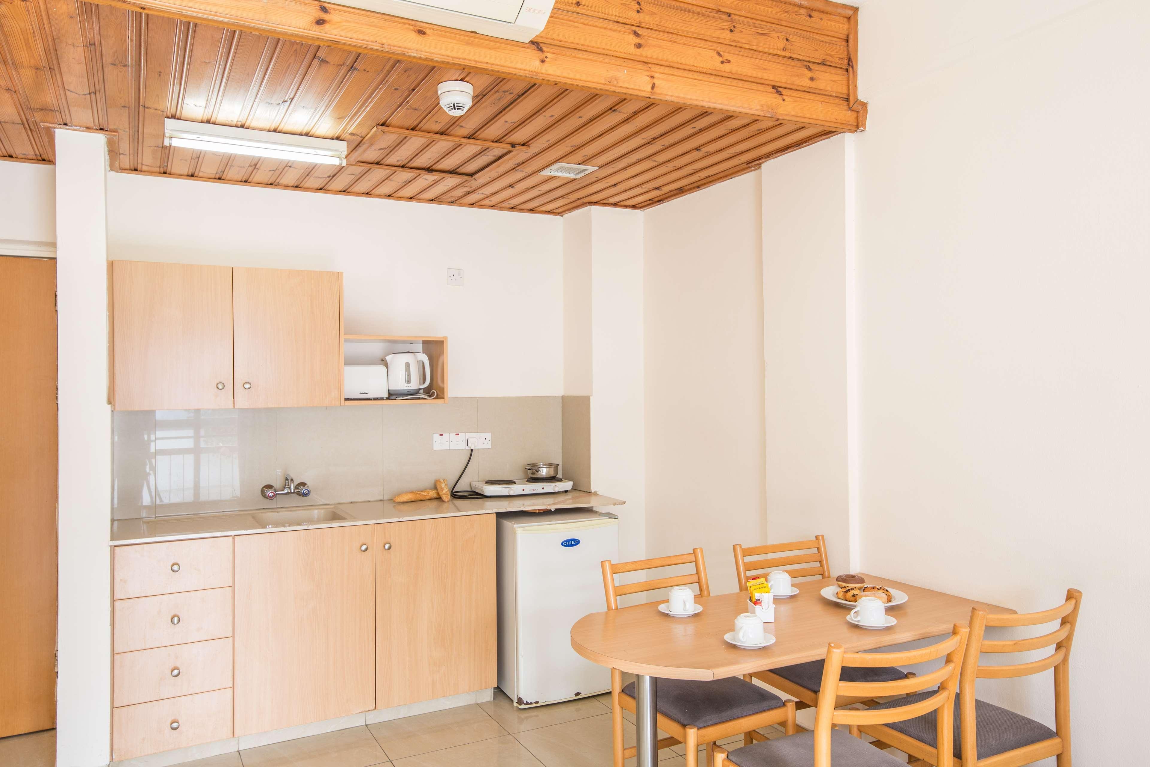 Anthea Aparthotel 3*