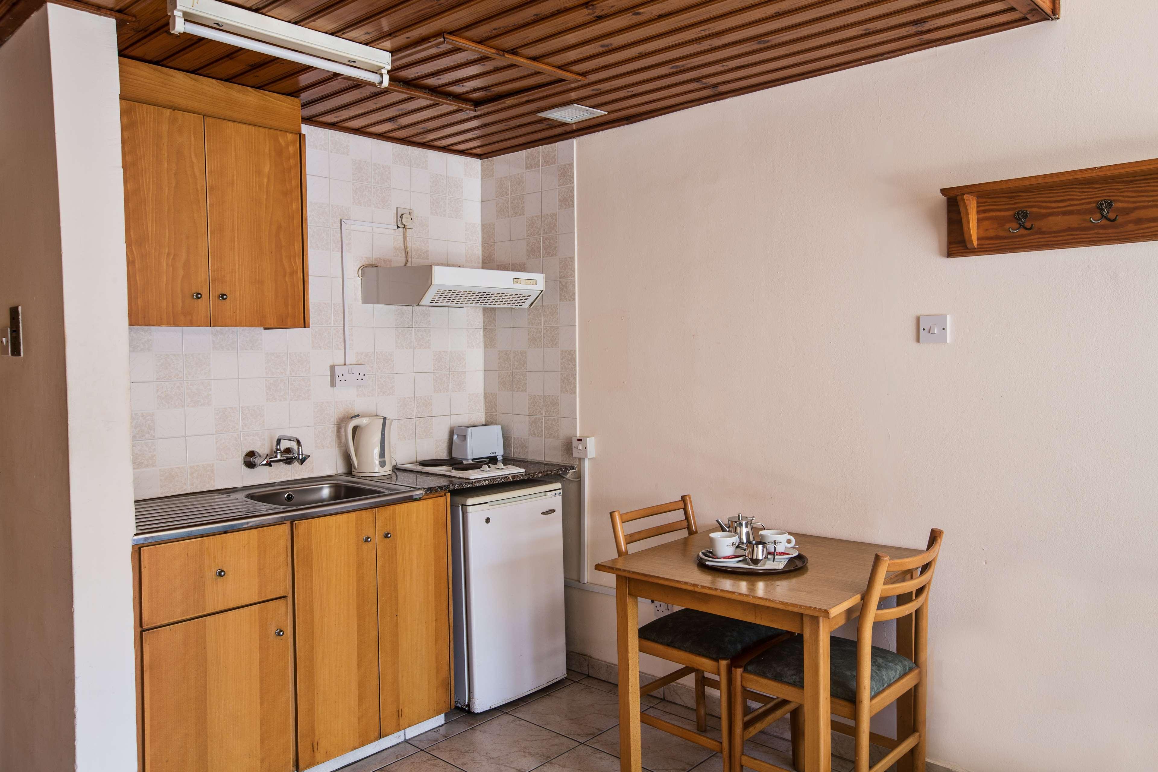 Anthea Aparthotel 3*