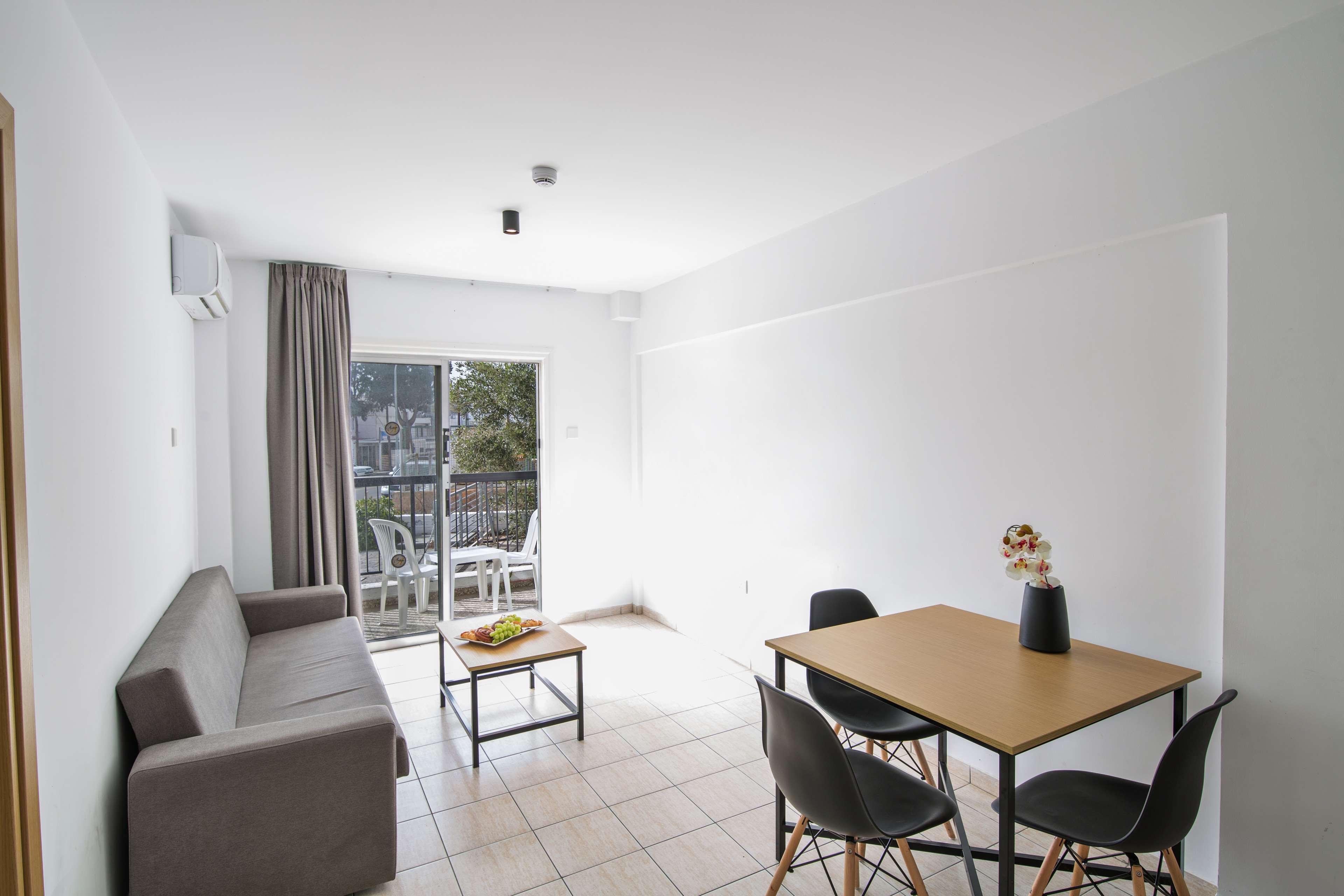 Anthea Aparthotel 3*