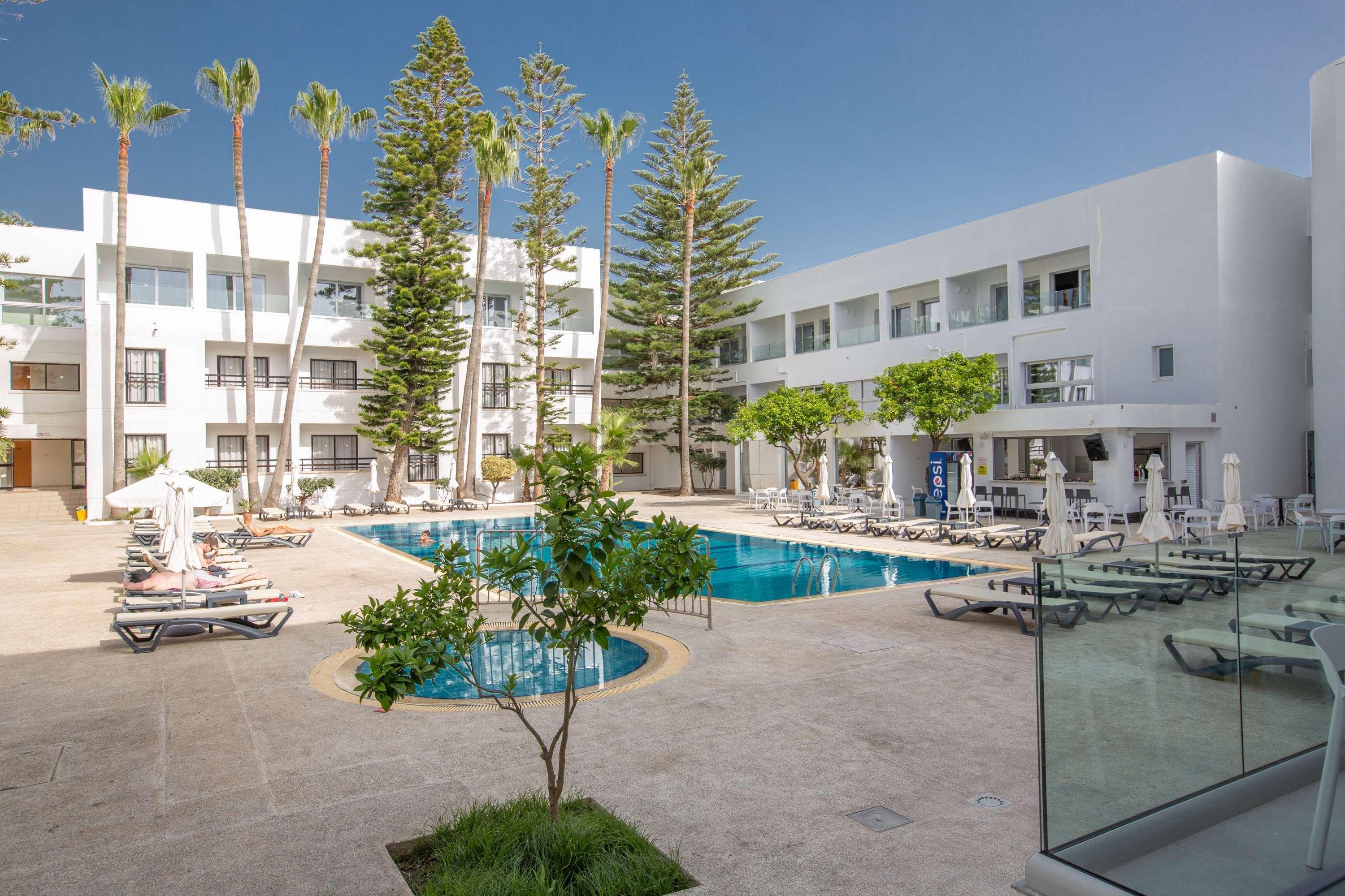 Anthea Aparthotel 3*