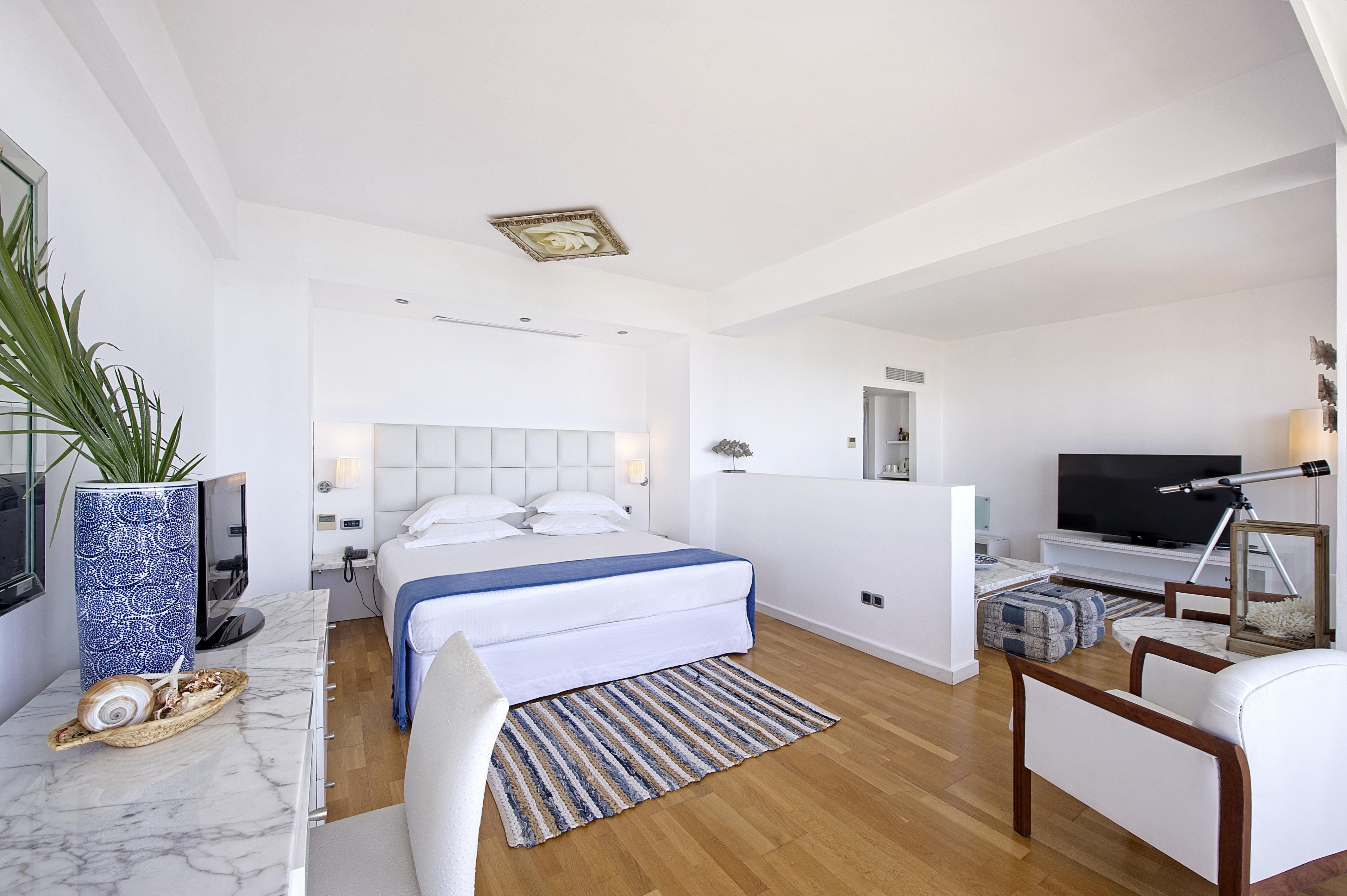 Grecian Sands Resort