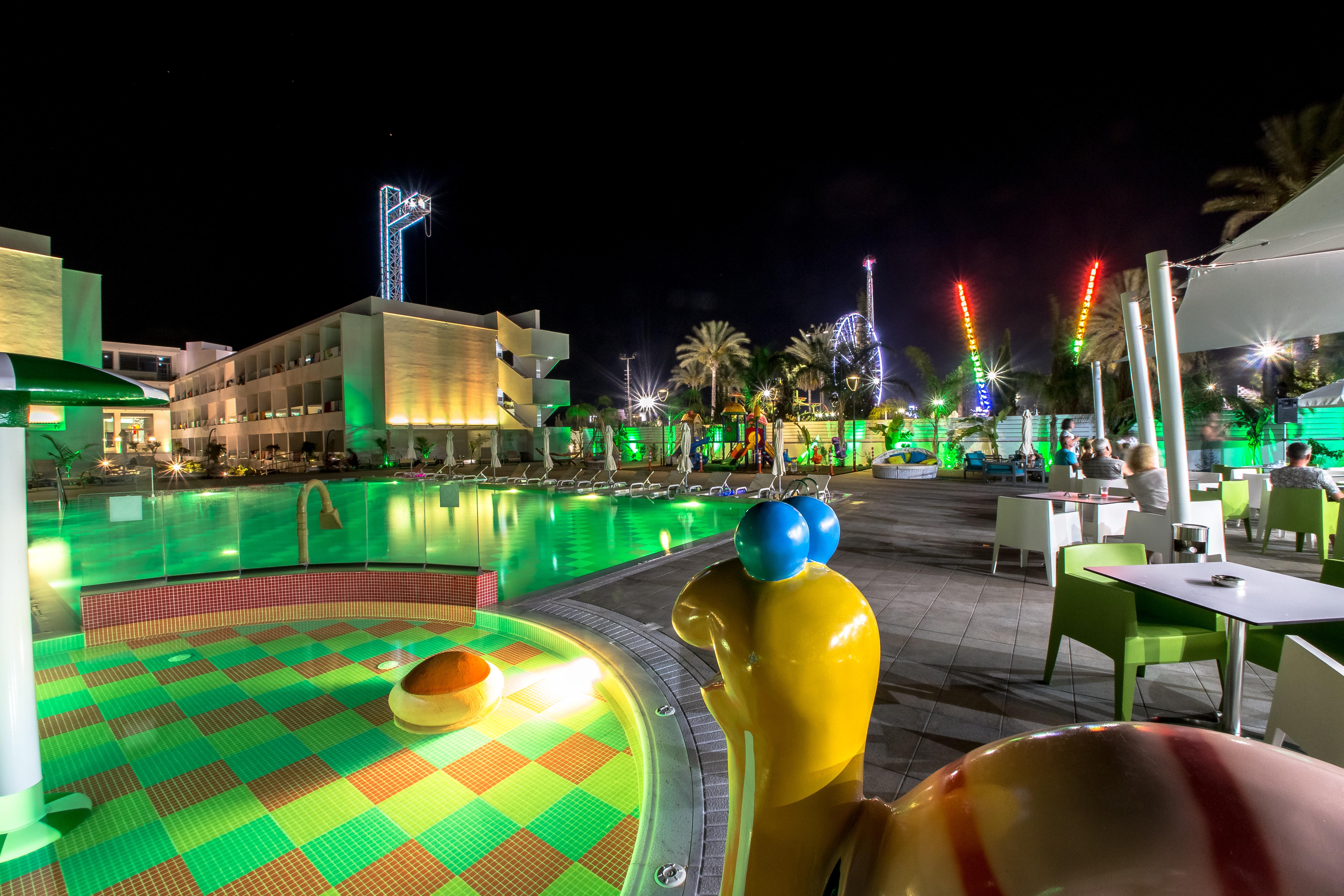 Hotel Nicholas Color