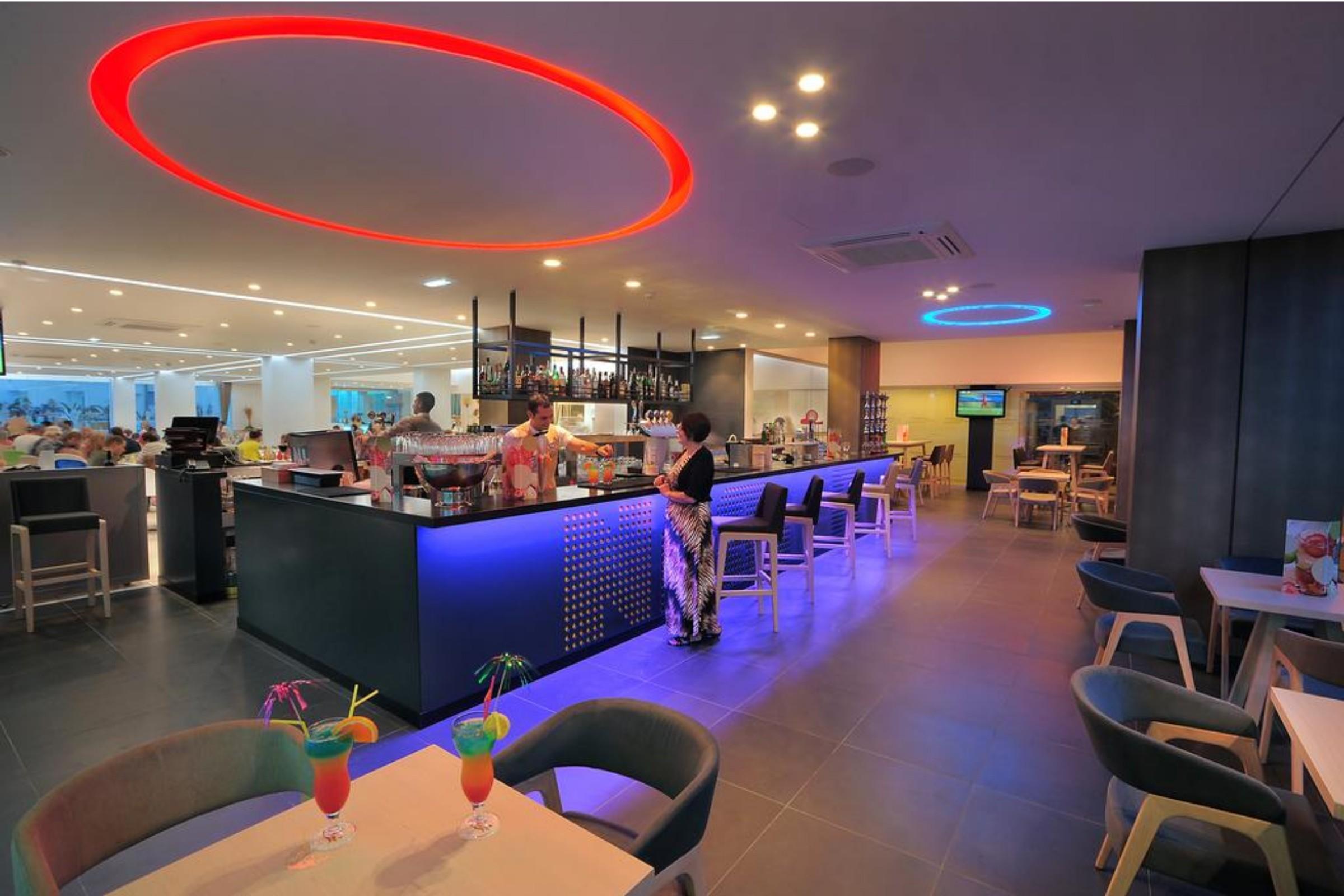 Hotel Nelia & 4*